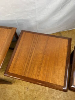 Ensemble de tables gigognes en teck rétro vintage des années 60 par G Plan, design danois.