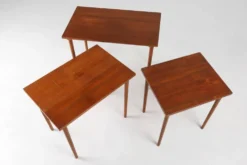 Ensemble de 3 tables gigognes en teck scandinave, Danemark années 1960.