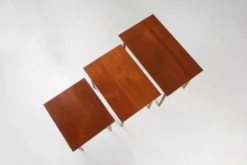 Ensemble de 3 tables gigognes en teck scandinave, Danemark années 1960.