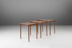 Ensemble de 3 tables gigognes en teck scandinave, Danemark années 1960.
