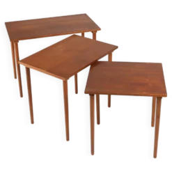 Ensemble de 3 tables gigognes en teck scandinave, Danemark années 1960.