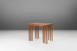 Ensemble de 3 tables gigognes en teck scandinave, Danemark années 1960.