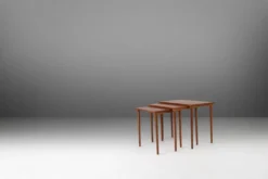 Ensemble de 3 tables gigognes en teck scandinave, Danemark années 1960.