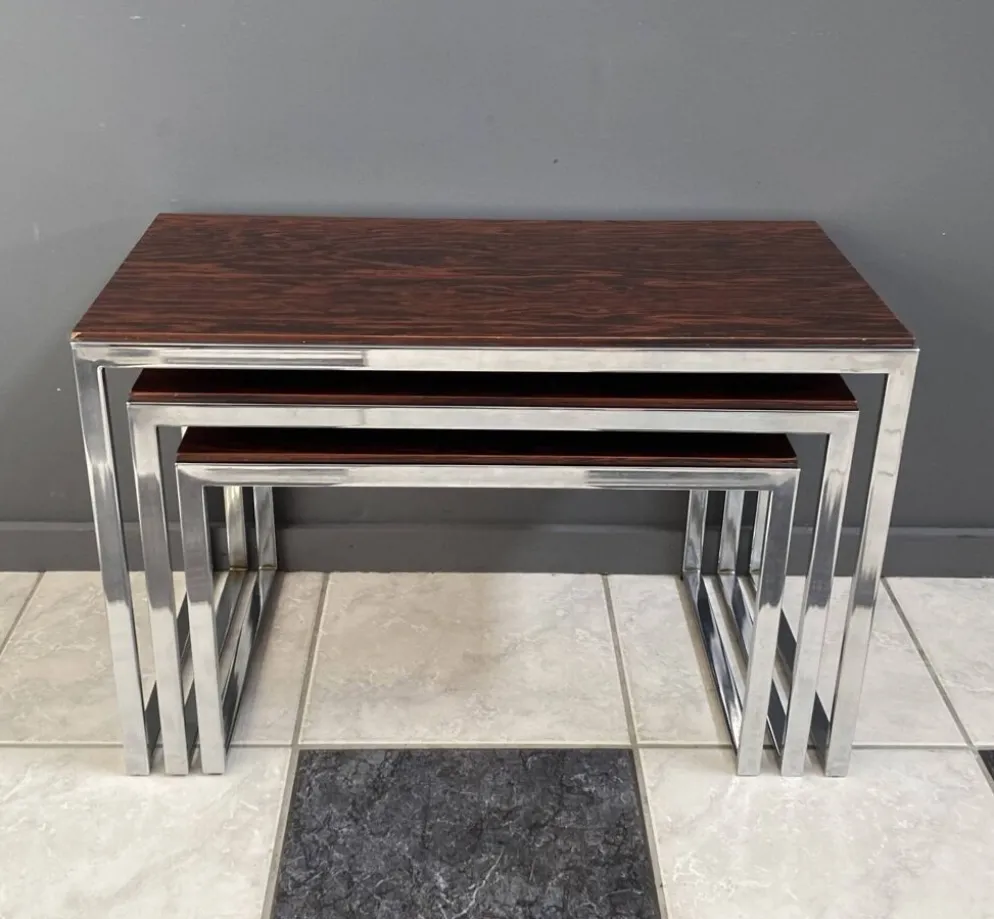Ensemble de tables gigognes en chrome et bois de rose des années 1970