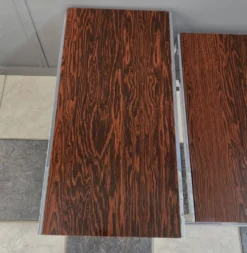Ensemble de tables gigognes en chrome et bois de rose des années 1970