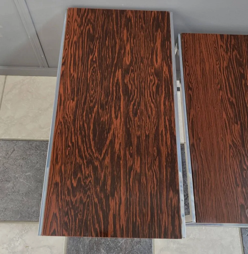 Ensemble de tables gigognes en chrome et bois de rose des années 1970