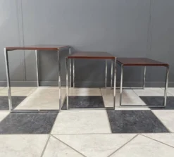 Ensemble de tables gigognes en chrome et bois de rose des années 1970