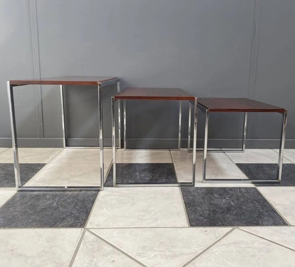Ensemble de tables gigognes en chrome et bois de rose des années 1970