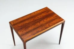 Ensemble de tables gigognes en palissandre par Johannes Andersen, Silkeborg, Danemark, 1960.