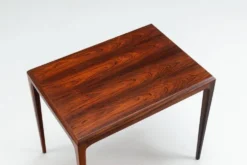 Ensemble de tables gigognes en palissandre par Johannes Andersen, Silkeborg, Danemark, 1960.