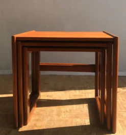 Ensemble de 3 tables gigognes en teck