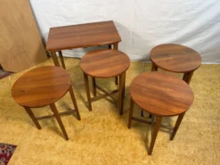 Ensemble de tables gigognes en teck style rétro vintage milieu du siècle par Poul Hundevad 1960 - Modèle iconique