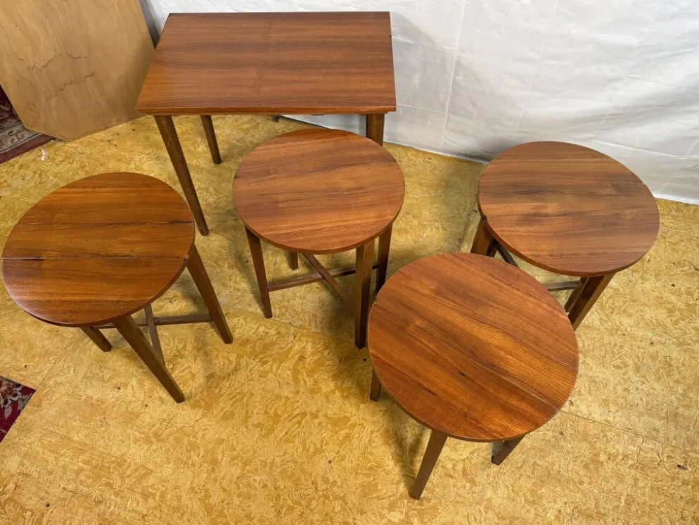 Ensemble de tables gigognes en teck style rétro vintage milieu du siècle par Poul Hundevad 1960 - Modèle iconique
