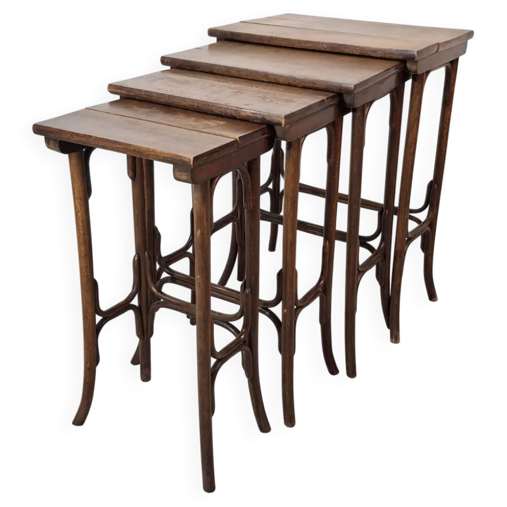 Ensemble de 4 tables gigognes en bois cintré Thonet