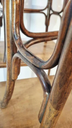 Ensemble de 4 tables gigognes en bois cintré Thonet