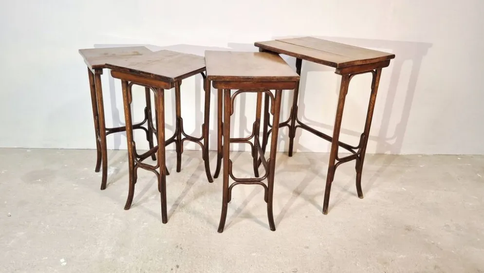 Ensemble de 4 tables gigognes en bois cintré Thonet