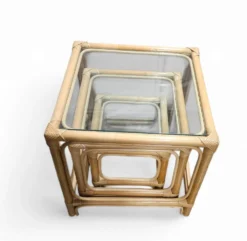 Ensemble de tables gigognes en bambou / plateaux en verre transparent / tables d'appoint / 1970