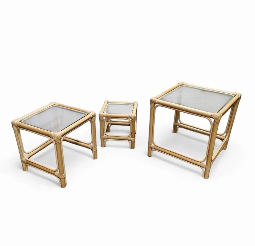 Ensemble de tables gigognes en bambou / plateaux en verre transparent / tables d'appoint / 1970