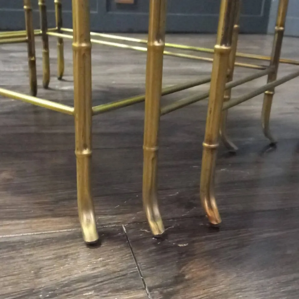 Ensemble de tables gigognes en faux bambou vintage Maison Baguès