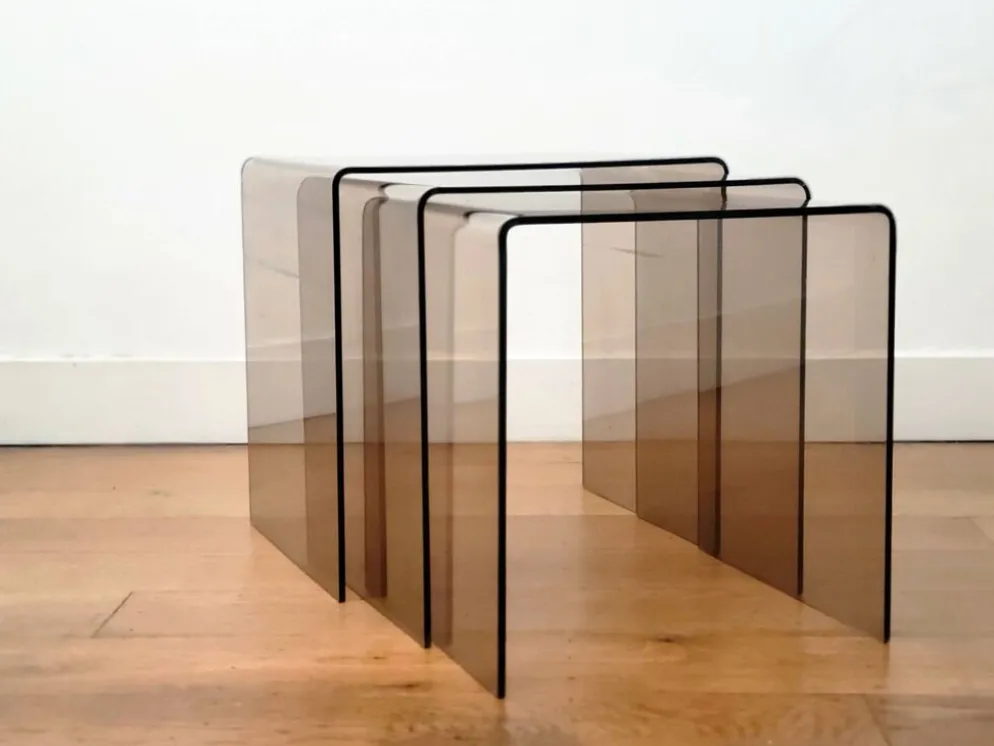 Ensemble de 3 tables gigognes en acrylique fumé vintage, design Space Age des années 1970.