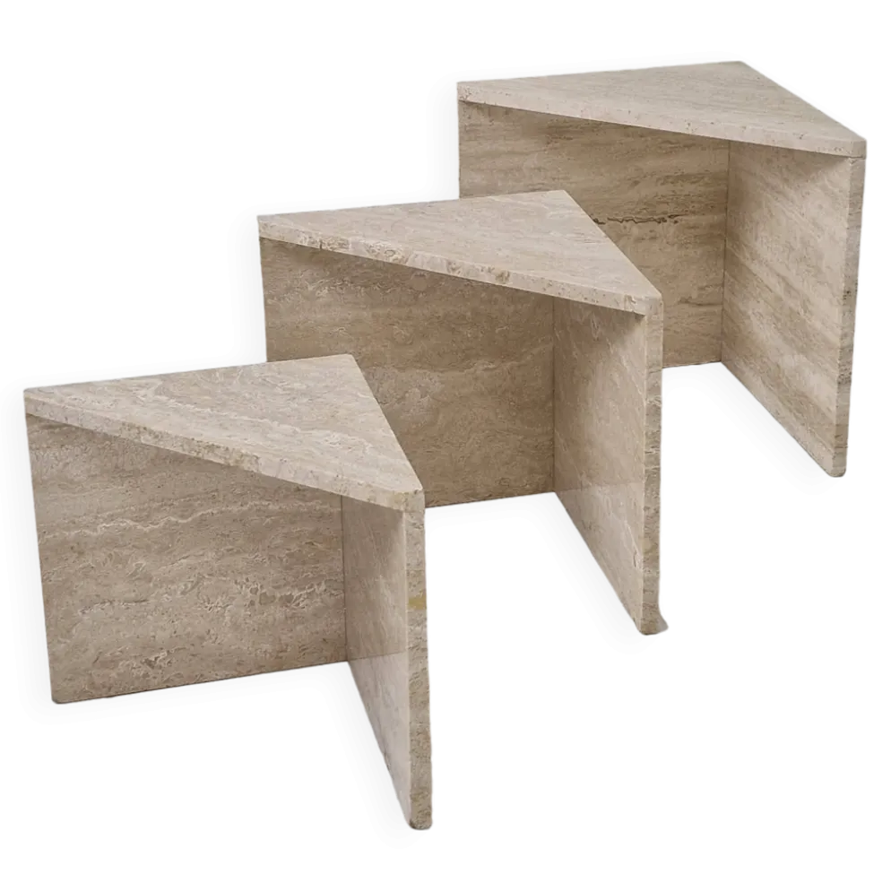 Ensemble de 3 tables gigognes ou d'appoint en travertin italien, années 1980