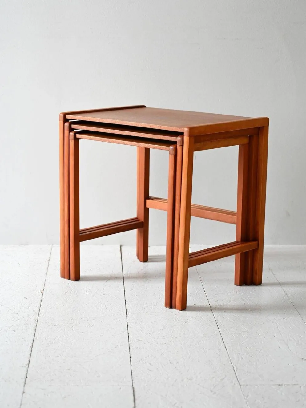 Ensemble de 3 tables gigognes scandinaves vintage en teck