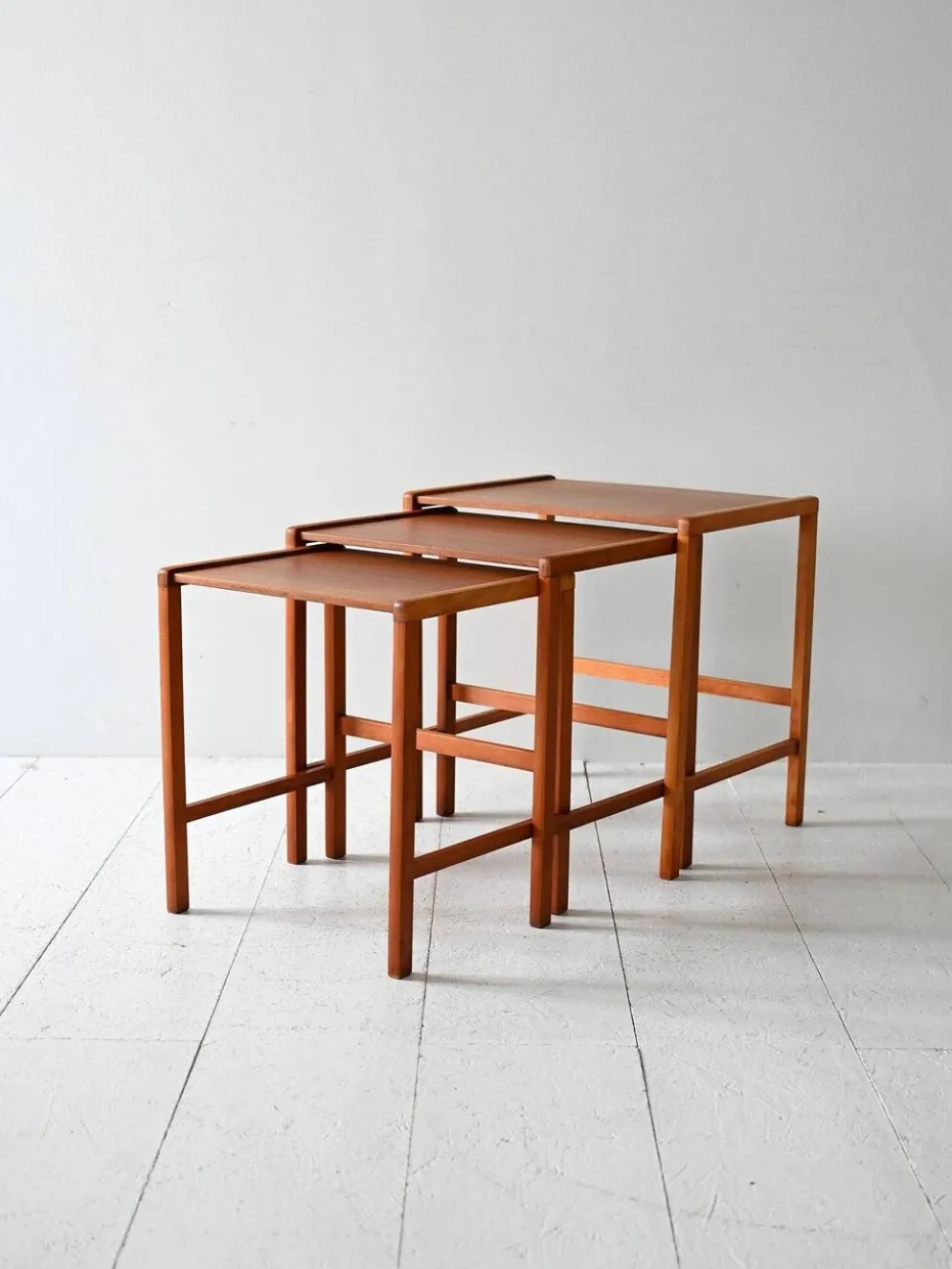 Ensemble de 3 tables gigognes scandinaves vintage en teck