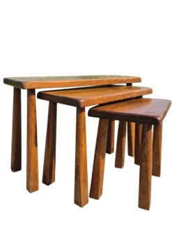 Ensemble de 3 tables gigognes vintage en chêne de style brutaliste.