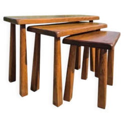 Ensemble de 3 tables gigognes vintage en chêne de style brutaliste.