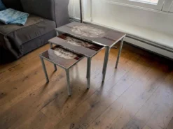 Ensemble de 3 tables gigognes vintage / tables d'appoint avec céramique