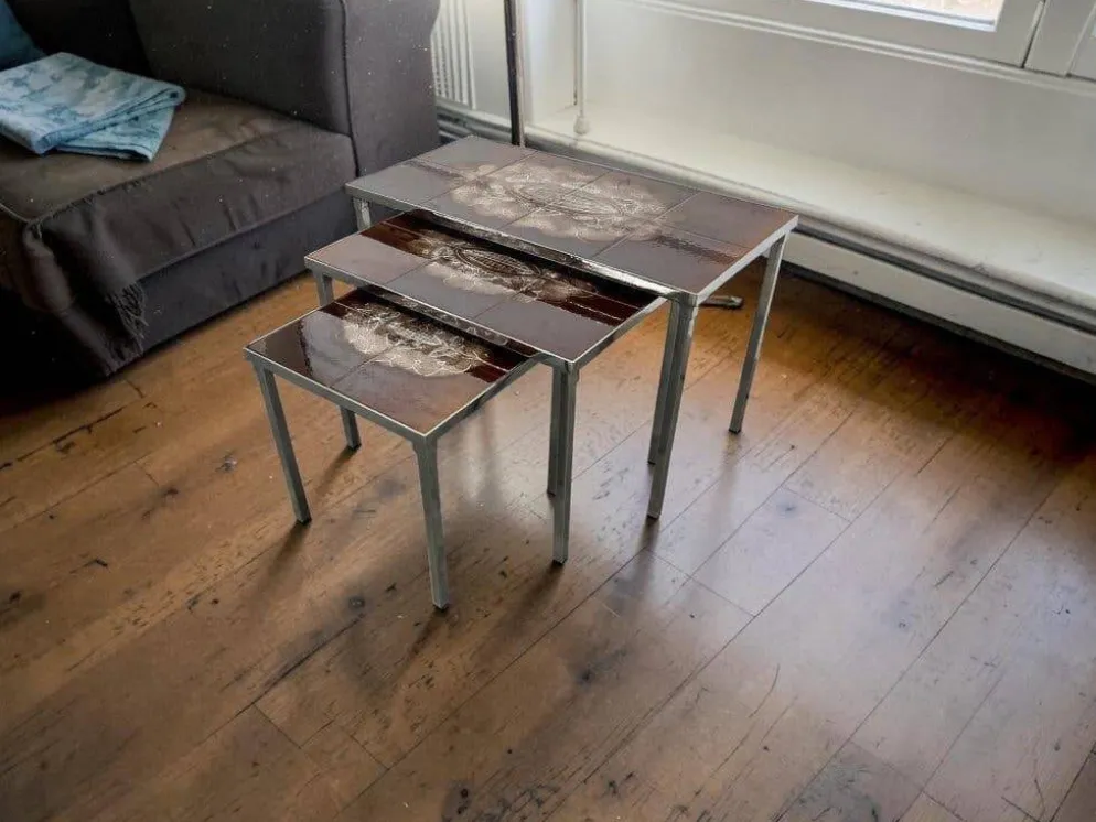 Ensemble de 3 tables gigognes vintage / tables d'appoint avec céramique