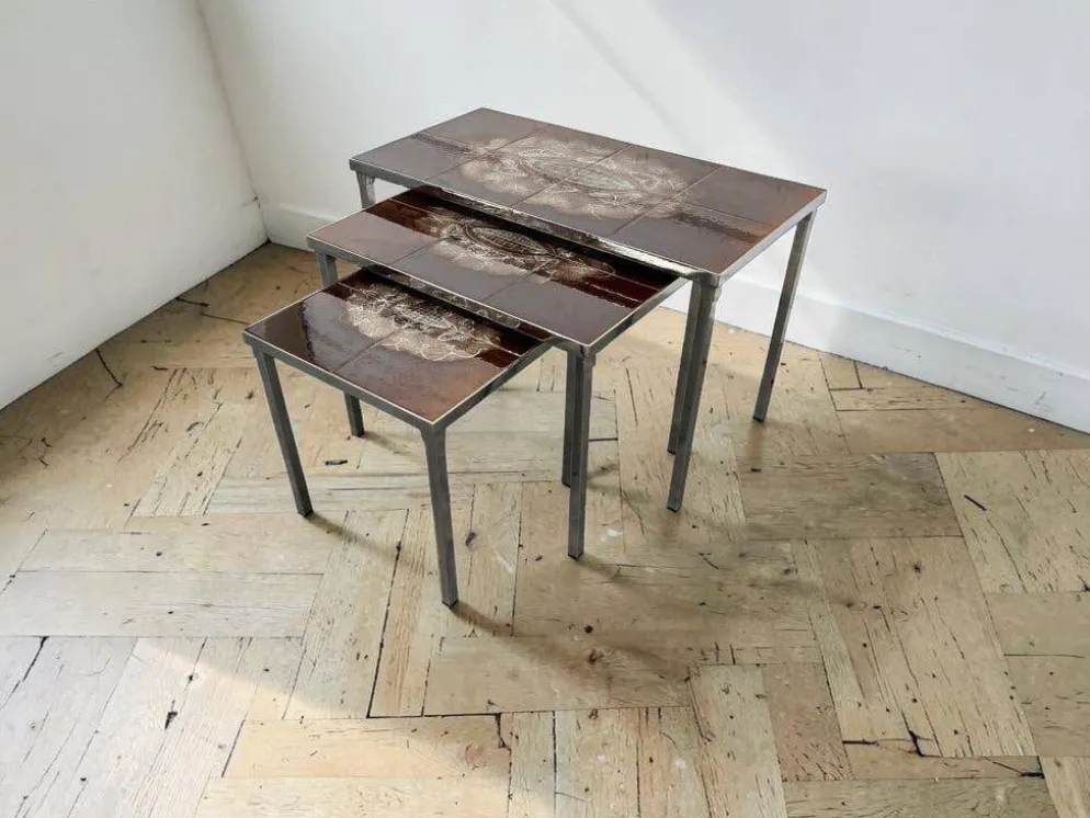 Ensemble de 3 tables gigognes vintage / tables d'appoint avec céramique