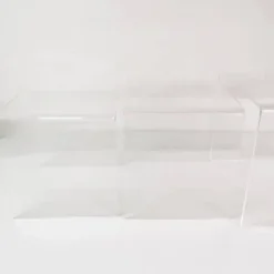 Ensemble de tables modulables en plexiglas, France, années 1970.