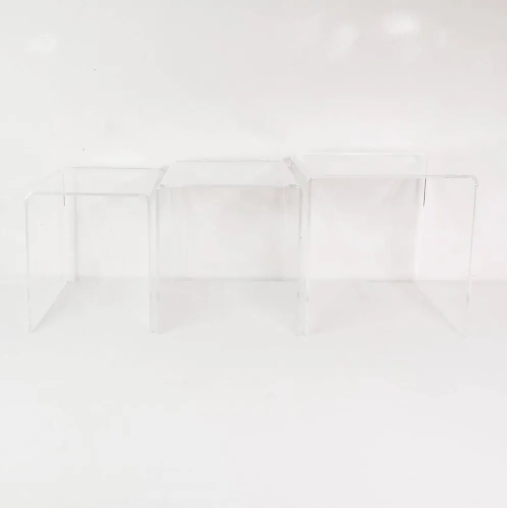 Ensemble de tables modulables en plexiglas, France, années 1970.