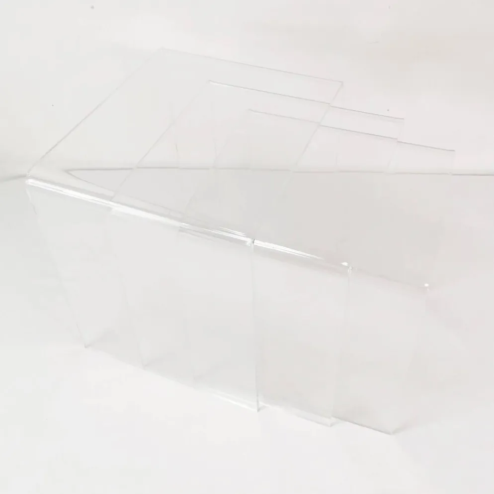 Ensemble de tables modulables en plexiglas, France, années 1970.