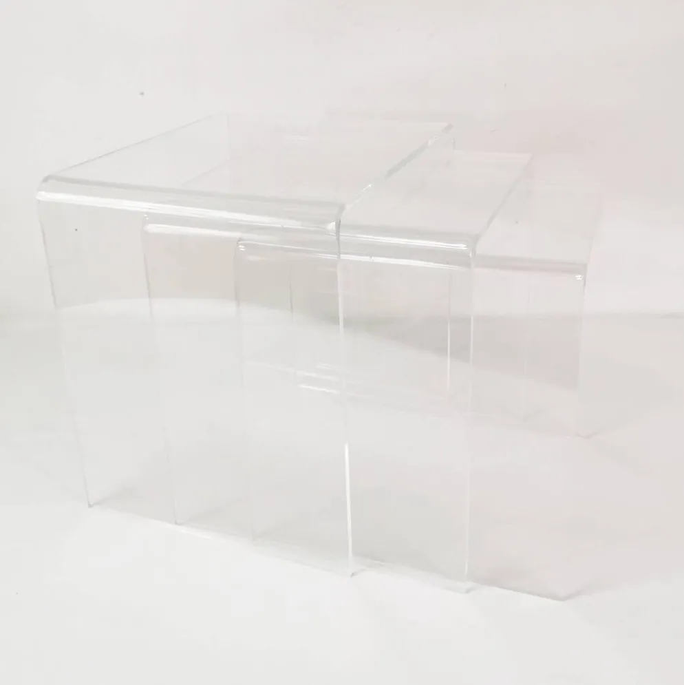 Ensemble de tables modulables en plexiglas, France, années 1970.