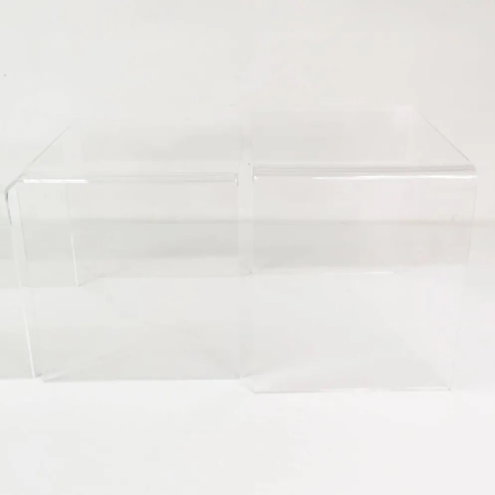 Ensemble de tables modulables en plexiglas, France, années 1970.