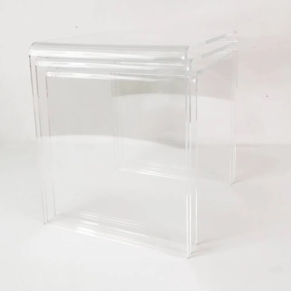 Ensemble de tables modulables en plexiglas, France, années 1970.
