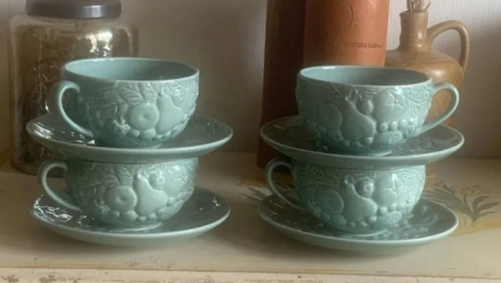 Ensemble de 4 tasses à bouillon / consommés et sous-tasses en céramiqu