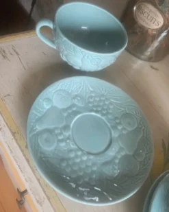 Ensemble de 4 tasses à bouillon / consommés et sous-tasses en céramiqu