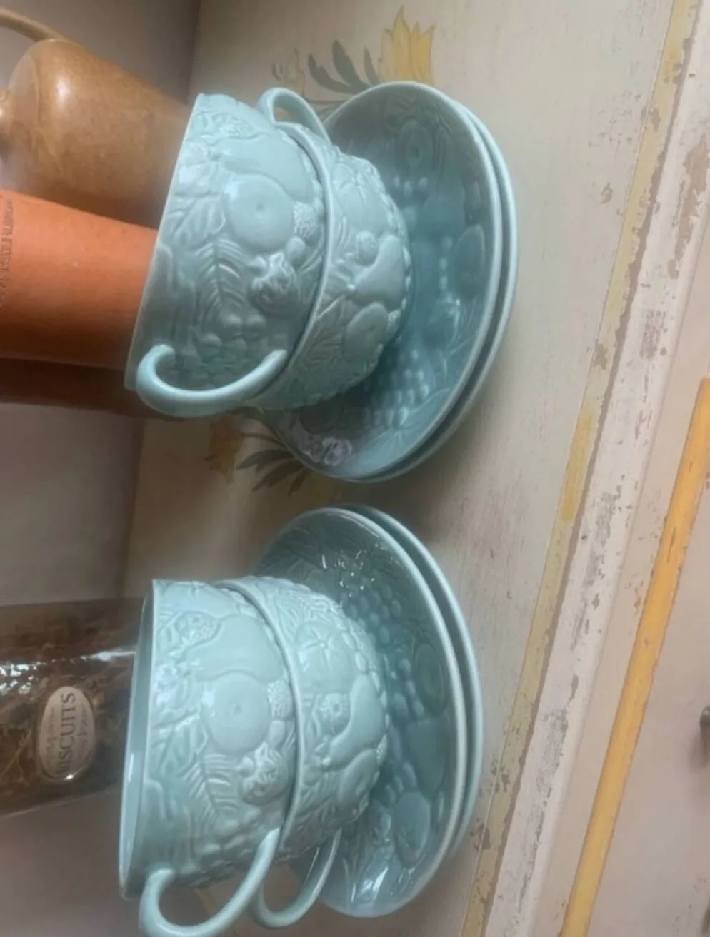 Ensemble de 4 tasses à bouillon / consommés et sous-tasses en céramiqu