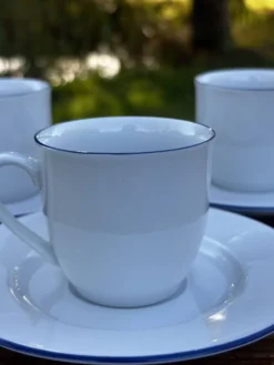Ensemble de 4 tasses à café et soucoupes blanches liseré bleu degrenne