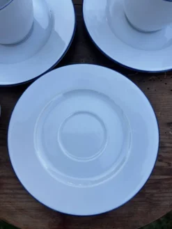 Ensemble de 4 tasses à café et soucoupes blanches liseré bleu degrenne