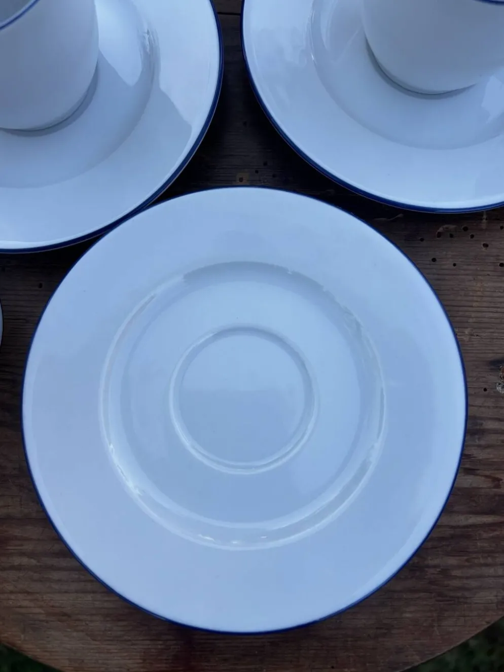 Ensemble de 4 tasses à café et soucoupes blanches liseré bleu degrenne