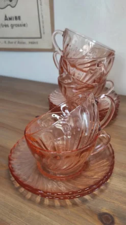 Ensemble de 6 tasses à café Rosaline avec soucoupes en verre translucide