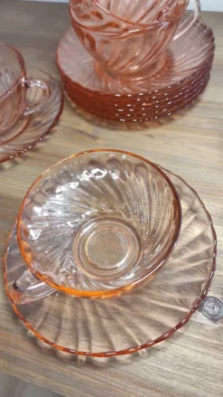 Ensemble de 6 tasses à café Rosaline avec soucoupes en verre translucide