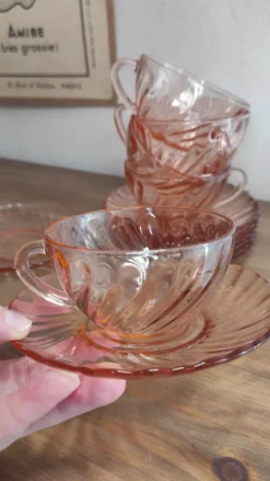 Ensemble de 6 tasses à café Rosaline avec soucoupes en verre translucide