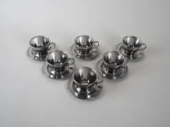 Ensemble de tasses en acier inoxydable, design italien, années 1980, production : Italie