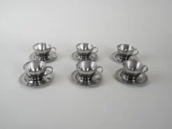 Ensemble de tasses en acier inoxydable, design italien, années 1980, production : Italie
