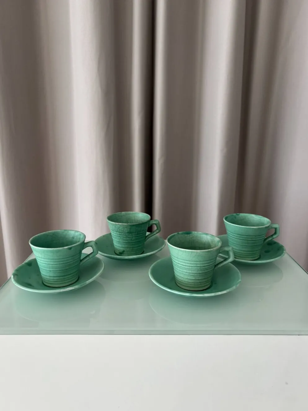Ensemble de 4 tasses à espresso et sous-tasses en céramique vintage vert jade – Fabriquées à la main